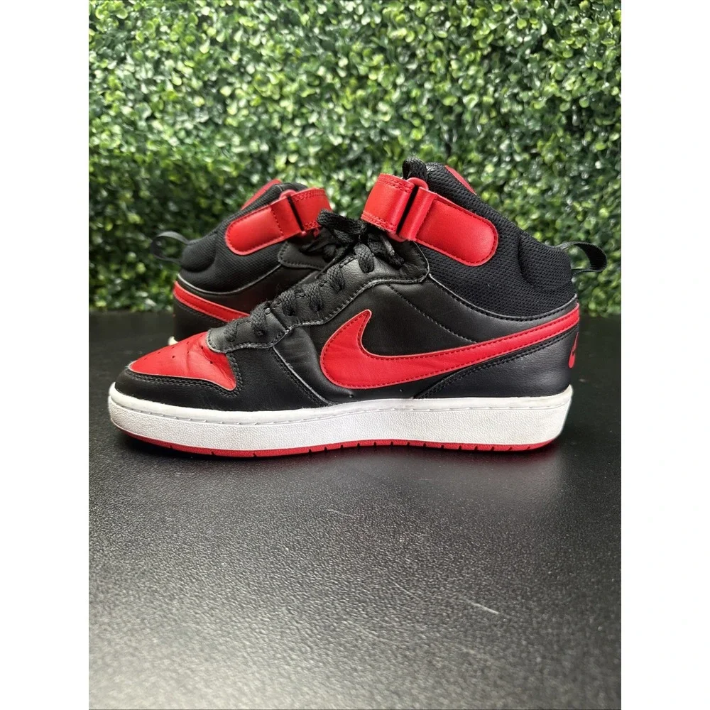Nike boys court